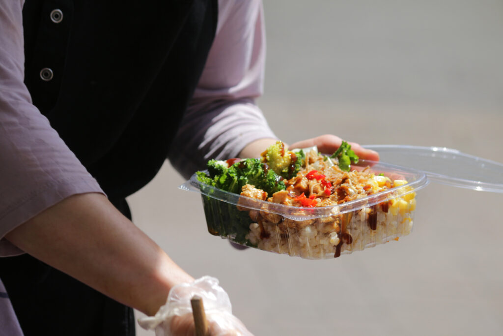 New Free Guide Helps Restaurants Reduce Plastic Use
