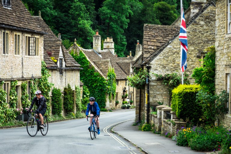 Doctors in England Can Now Prescribe Walking, Cycling