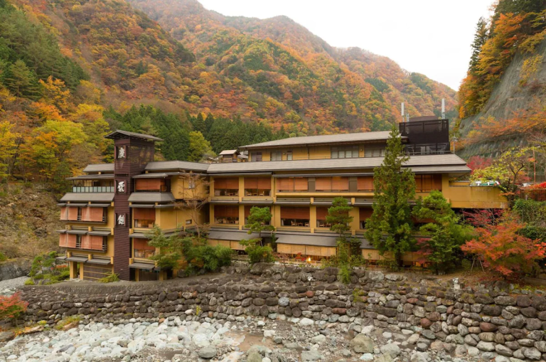 Nishiyama Onsen Keiunkan/ Expedia